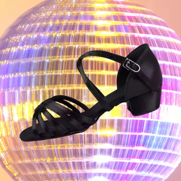 Belmove SACLA-35K fekete szatén gyerek salsa cipő 3.5 cm sarokkal, keresztpántos, ötpántos orrkialakítással.