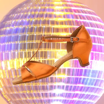 Belmove SADS-45T óarany szatén gyerek salsa cipő 4.5 cm sarokkal, T-pántos kialakítással, két vastagpánttal az orr részen.