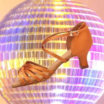 Belmove SACLA-551K óarany női salsa cipő 5,5 cm vastagított sarokkal, nyitott orrú, keresztpántos és ötpántos kialakítással.