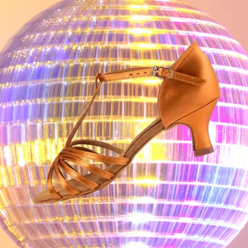 Belmove SACLA-55T óarany női salsa cipő 5,5 cm sarokkal, nyitott orrú, T-pántos és ötpántos kialakítással.