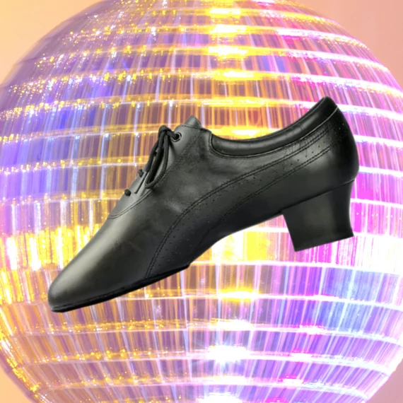 Belmove SAML-50 férfi salsa cipő fekete mattbőr felsőrésszel, perforált hullám díszítéssel, osztott talppal és 5.0 cm sarokkal Belmove SAML-50 férfi salsa cipő fekete mattbőr felsőrésszel, perforált hullám díszítéssel, osztott talppal és 5.0 cm sarokkal