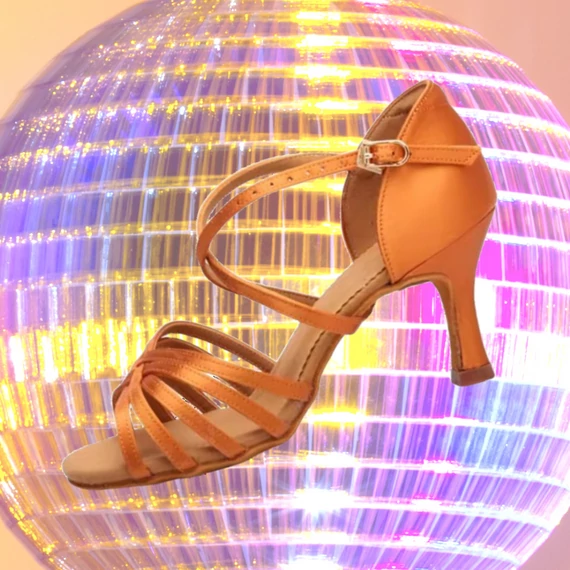 Belmove SACLA-75K óarany női salsa cipő 7,5 cm sarokkal, nyitott orrú, keresztpántos és ötpántos kialakítással.