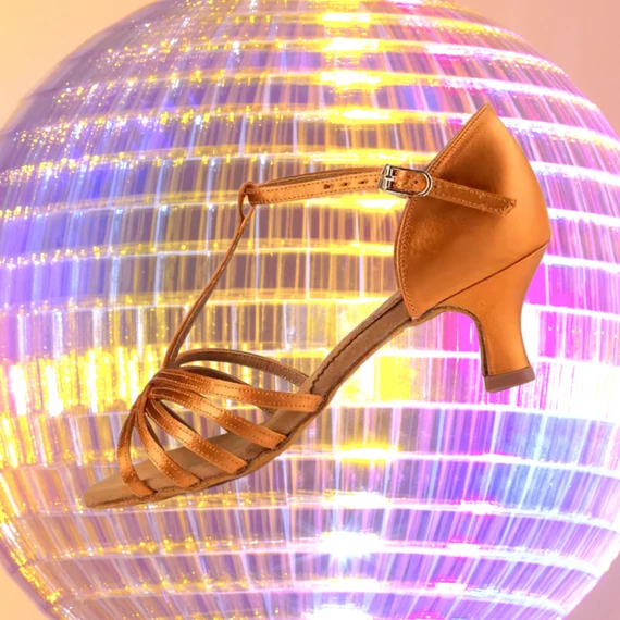 Belmove SACLA-55T óarany női salsa cipő 5,5 cm sarokkal, nyitott orrú, T-pántos és ötpántos kialakítással.